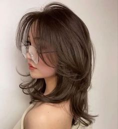 Uncover the essence of this sizzling trend, exploring its roots and evolution. From its origins to the runway, this brief guide navigates the intricacies of the Korean Wolf Cut, offering insights into why it has become the pinnacle of hair fashion. #koreanwolfcut #hairstylesforlonghair #haircut #hair #hairstyling #hairgoals #hairstylesforshorthair #korean #haircare #haircolor #hairstyletutorial Haircut Layer Short, 2 Layered Haircut Medium, Layered Brown Medium Hair, Certain Bangs With Layers, Hair Layers Medium With Bangs, Layer Bangs Short Hair, Short Layer Haircut With Bangs, Curtain Bangs Butterfly Layers, Bangs With Layers And Highlights