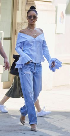 Eva Herzigova's Denim Victorian Top is Tops Rihanna Casual Outfits, Rihanna Casual, Rihanna Street Style, Looks Rihanna, Rihanna Outfits, Rihanna Looks, Rihanna Style, Boyfriend Jean