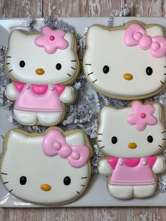 hello kitty cookies in the shape of teddy bears with pink bows and bowknots