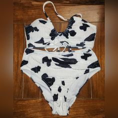 Brand New Never Worn Velvet Like Material Sixe 0xl Fits Like Xl Cow Print, Womens Swim, Cow, High Waist, Black White, High Waisted, Velvet, Brand New, Black And White