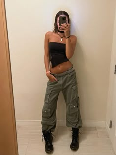 Outfits Milis, Bodysuit And Cargo Pants, Dominic Fike Concert Outfit, Outfits Milipilis, Milipilis Outfit, Best Winter Outfits, Fiesta Outfit, Party Fits