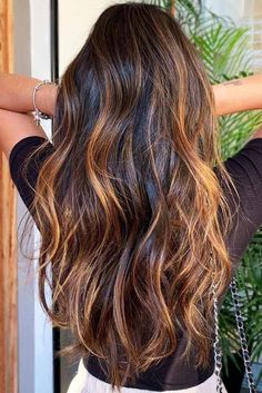 Brunette Copper Highlights, Brunette With Copper, Brunette Copper, Copper Highlights On Brown Hair, Cool Brown Hair, Brown Hair With Caramel Highlights, Brown Ombre Hair, Copper Highlights, Blond Balayage