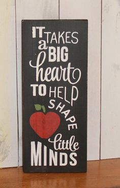 a sign that says it takes a big heart to help shape little minds with an apple