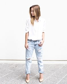 Minimalist Fashion Outfits to Copy | StyleCaster Jeans And White Sneakers, Minimalist Moda, Looks Jeans, Fashion Minimalist, Jeans Fashion