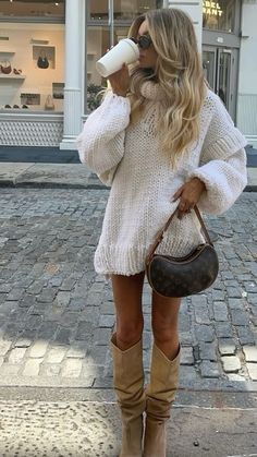 Fall Winter Going Out Outfits, Casual Boho Winter Outfits, Chill Going Out Outfits Winter, New Year’s Eve Outfit Aesthetic, Nashville December Outfits, Chill Thanksgiving Outfits, Cold Holiday Outfits, Holiday Style 2024, Winter Restaurant Outfit