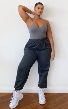 Looks Pinterest, Look Plus Size, Casual Bottoms, Casual Sweatpants, Simple Top, Rita Ora, Sporty Outfits