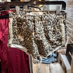 These Super Cute Cheetah Shorts Have Never Been Worn! They Have The Best Fit And Pattern! They Have A Slight Ripped Jean Effect To Add A Little Edge ! Cheetah Shorts, Cute Cheetah, Size 28 Jeans, Vintage Havana, Ripped Jean, Havana, Jean Shorts, Vintage Ladies, Super Cute