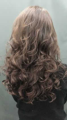 Wavy Haircuts Medium, Naturally Wavy Hair Cuts, Wavy Layered Hair, Layered Curly Hair, Layered Haircuts For Medium Hair, Wavy Haircuts, Natural Wavy Hair, Hairstyles For Layered Hair, Haircut Inspo