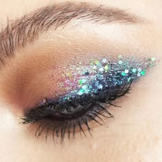 Trucco Smokey Eye, Carnaval Make-up, Festival Eye Makeup, Stunning Eye Makeup, Make Up Diy, Fantasy Make-up, Festival Makeup Glitter, Festival Make Up