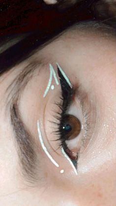 Eyeliner Makeup Looks, Neon Eyeliner, Creative Eyeliner, Makeup Ojos, Eyeliner Designs