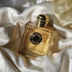 Burberry Goddess Perfume, Burberry Goddess, Burberry Perfume, Vision Boards, Skincare Tips, Chic Style, Scents, Mood Board, Burberry