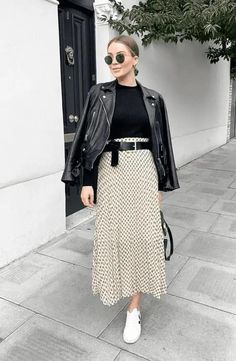 Style Désinvolte Chic, Modern Womens Fashion, Skirt And Sneakers, Winter Mode, Bohol, Long Sleeve Knit Dress