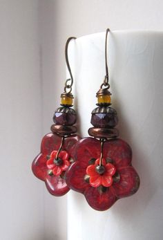 Rusty blooms handmade earrings beaded earrings by somethingtodo Lucite Earrings, Bead Dangles, Bohemian Jewellery, Handmade Earrings Beaded, Diy Wire Jewelry, Botanical Jewelry, Flowers Vintage