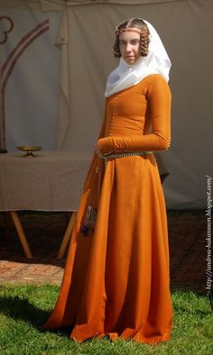 13th Century Clothing, 14th Century Fashion, 14th Century Clothing, Amber Dress, Medieval Gown, Medieval Woman, Century Dress