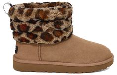 UGG Fluff Mini Quilted Leopard 1105358-AMP Leopard Print Uggs, Cheetah Boots, Ugg Store, Leopard Boots, Sheepskin Boots, Outdoor Boots, Mini Quilt, Casual Heels, Classic Boots