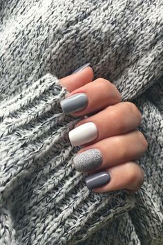 Nuteral Nails Color Dip, Short Nail Designs Colors, Grey And White Dip Nails, Sns Nails Colors For September, Square Gel Tips Nails Ideas, Pink White And Grey Nails, End Of Summer Almond Nails, Grey Colored Nails, White And Gray Nail Designs