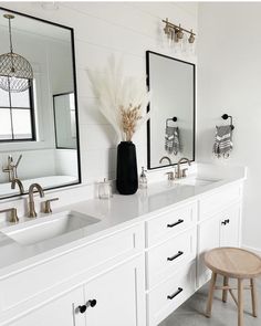 Rectangular Bathroom Mirror, Bathroom Stool, Countertop Decor, White Vanity Bathroom, Vanity Countertop, White Vanity, White Countertops, Wood Bathroom, Elegant Bathroom