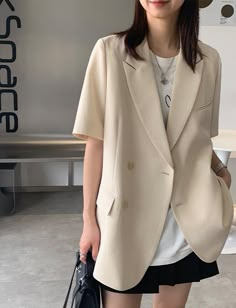 Cheap Short Sleeve Office Blazer, Short Sleevee Blazers For Women, Short Sleeve Linen Blazer, Short Sleeve Blazer Outfit, Summer Office Casual, Jacket Over Dress, Blazer Short Sleeve, Black Jacket Outfit, Short Sleeve Coat