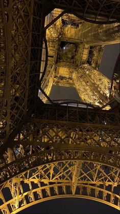 tower eiffel from below giving rich and classy parisian vibes Parisian Architecture Aesthetic, Paris Trip Aesthetic, France Aesthetic Night, Paris Life Aesthetic, Paris Lifestyle Aesthetic, Paris Vibes Aesthetic, Night Paris Aesthetic, Stargirl Aesthetic Wallpaper, Aesthetic Wallpaper Paris