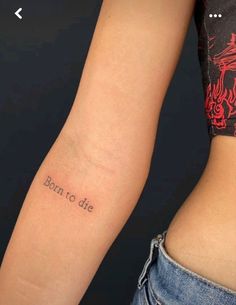 two people with tattoos on their arms that say, don't to die and one has