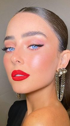 Red Lipstick Blue Eyes, Red Lipstick Makeup Looks, Skincare Favorites, Maquillage On Fleek, Red Lipstick Makeup, Red Lip Makeup, Glam Makeup Look, Creative Eye Makeup, Glamour Makeup