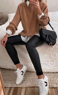 Dublin Winter, Lederhosen Outfit, Outfit Inso, Stylish Winter Outfits, Winter Fashion Outfits Casual, Business Casual Outfits For Work, Trending Fashion, Casual Work Outfits