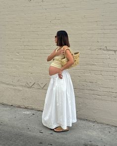 Japanese Pregnant Fashion, Modest Maternity Outfits Summer, Maternity Street Style Summer, Pregnant Streetwear, Pregnancy Summer Outfits, Modest Maternity Outfits, Flying Pregnant, Bump Fits, Bf Fits