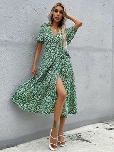 Description Pattern Type textile printing Season summer Type Simplicity Neckline V-neck Waist Line easy Length long Fit Type Slim Fit Fabric Low Stretch Material Polyester Size & Fit Size Guide (unit: cm) Size Bust Length Sleeve Shoulder Waist S 87 123 23 38 74 M 91 125 23.5 39 78 L 97 127 24 40.5 84 XL 103 129 24.5 42 90 Note: The size may have 1-3cm differs to manual measurement please note when you mearsure. Free Return & Exchange FREE RETURNS on all US orders! The following conditions must b Printed Green Dress, Summer Wrap Dress, Wrap Dress Styles, Mode Tips, Outfits Classy, Midi Wrap Dress, Dresses Trendy, Elegant Dresses For Women, Weave Style