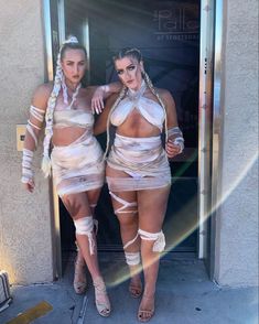 Plus Size Mummy Costume, Glam Mummy Costume, Mummy Couple Costume Halloween, Glam Mummy Makeup Halloween, Mummies Halloween Costume, Mummy Costume Women Diy, Mummy Halloween Costume Women, Diy Mummy Costume For Women