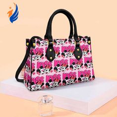 The Mickey and Minnie Disney Kiss Fashion Lady Handbag is the epitome of style and enchantment. Made with premium materials, Disney Kiss, Minnie Mouse Purse, Small Hand Bags, Disney Purse, Cute Winnie The Pooh, Hawaiian Shirt Women, Fashion Lady, Mickey And Minnie, Timeless Accessories