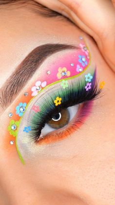 Easter Eye Makeup Ideas, Easter Make Up Look, Mother’s Day Makeup, Creative Pride Makeup, Cute Easter Makeup, Easter Make Up, Easter Eye Makeup, Trans Pride Makeup, Easter Eyeshadow Looks