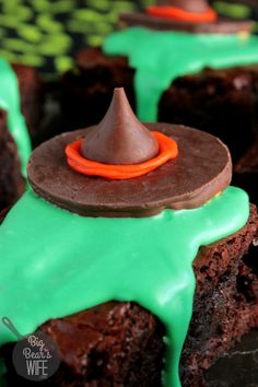 chocolate brownies with green icing and a witch hat on top are ready to be eaten