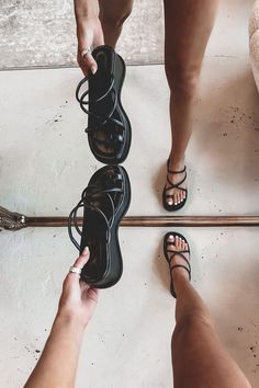 Casual Platform Sandals, Woman’s Sandals, Summer Vacation Shoes, Platform Sandals With Dress, Sandals 2023 Trends Outfit, Fits With Sandals, Sandal Trends 2023, Sandals To Wear With Dresses, Sandals 2023 Trends