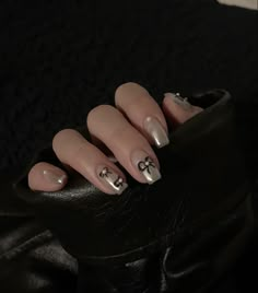 Short Nail Y2k, Halloween Nails Korean, Halloween Korean Nails, Short Douyin Nail, Sandy Liang Nails, Black Korean Nails, Dark Coquette Nails, Nail Designs Y2k, Girly Coquette Aesthetic