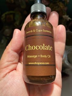 Chocolate Massage, Shimmer Oil, Body Shimmer, Shimmer Body Oil, Massage Body, Body Hygiene, Bath Oil, Shower Skin Care, Body Smells