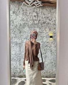 Outfit Rok, Kulot Pants Outfit Hijab Casual, Ootd Poses, Outfit Hijab Casual, Turtleneck Outfit, Casual Chic Outfits, Casual Hijab Outfit, Hijabi Outfits Casual, Casual Hijab