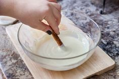 The Best Way to Melt Almond Bark Melted Caramel Squares, White Chocolate Bark Recipes, Almond Bark Recipes, Melting Marshmallows, White Chocolate Covered Pretzels, White Almond Bark, White Chocolate Bark, How To Make Marshmallows, How To Melt Caramel