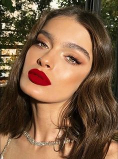 Makeup Bibir, Red Lipstick Makeup Looks, Red Lips Makeup Look, Red Lip Color, Red Lipstick Makeup, Wear Red Lipstick, Red Lip Makeup, Glamour Makeup, Vintage Makeup