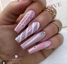 Christmas Stiletto Nails Winter, Pink Winter Nail Designs, Winter Nails 2023, Nail Art Paillette, Nail Swag, Winter Nail Designs, Festival Nails