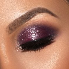 Jewel Toned Eyeshadow Looks, Deep Purple Eyeshadow, Dark Purple Prom Makeup, Black And Purple Eyeshadow, Dark Purple Eye Makeup, Dark Purple Makeup Looks, Plum Makeup Look, Dark Purple Makeup, Dark Purple Eyeshadow