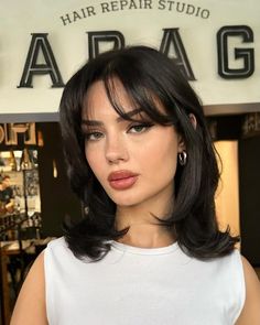 Hair With Bangs And Layers Short, Ideas For Haircuts For Short Hair, Shirt Haircut With Bangs, For Short Hair, Short Hair Face Shape, Shoulder Length With Wispy Bangs, Haircuts For Big Faces Woman, Short Hair Fine Hair Round Faces, Short Black Haircuts For Women