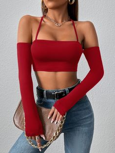 SHEIN PETITE Topo de cabresto de cropped sólido sem encosto | SHEIN Brasil Red Crop Top Outfit, Christmas Fashion Outfits, Cold Shoulder Crop Top, Stylish Crop Top, Shein Brasil, Red Crop Top, Red Tank Tops