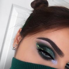 Eye Make Up Ideas, Prom Eyeshadow, Makeup Goddess, Painted Masks, Goddess Party, Christmas Eyeshadow, Magic Makeup, Summer Eyes, Holiday Makeup Looks