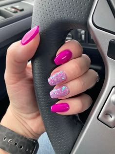 Bachelorette Nail Ideas Pink, Summer Vegas Nails, Pink Colour Nail Art, Dark Pink Nails Ideas, Las Vegas Nails Ideas, Fall Nails Pink, Glitter Gel Nail Designs, Las Vegas Nails, Dark Pink Nails