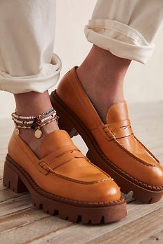 Brown Loafers Outfit Women, Platform Loafers Outfit, Loafers Outfit Women, Chunky Loafers Outfit, Penny Loafers Outfit, Masc Fits, Loafers For Women Outfit, Loafers Outfits, Chunky Loafer