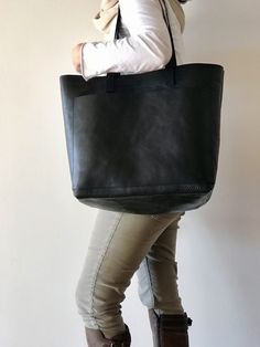 "Oversized leather bag, made with the highest quality veg tanned leather. Its clean, design and large size makes this beautiful bag a versatile bag for your daily day or traveling, allowing to carrying lots of things. Features: - Highest quality Full Grain Veg Tanned leather - Aprox Measures: 14-17.5 in wide (35-45 cm) (bottom and aprox top width) - easily fits a 15\" laptop 14 in high (36 cm) 6 in deep (15 cm) Big outside pocket (14\"x10\") or (36x25 cm): This pocket is big enough for a 13\" la Daily Day, Leather Weekender, Black Leather Tote Bag, Veg Tan Leather, Black Leather Tote, Gorgeous Bags, Bag Handmade, Everyday Bag, Clean Design