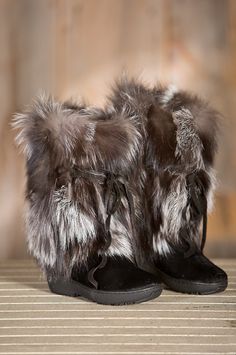 Image Native American Boots, Fox Fur Boots, Apres Ski Boots, Snow Boots Black, Waterproof Suede Boots, Stylish Winter Boots, Boots With Fur, Fur Snow Boots, Luxury Boots