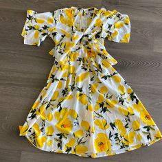 Nwt Lemon Dress Flowy A-line Dress For Daytime, Short Sleeve Dresses For Daytime In Spring, Chic Flowy Daytime Dresses, Knee-length Summer Dresses For Daytime, Flowy A-line Daytime Dress, Spring Daytime A-line Maxi Dress, Chic Yellow Floral Dress For Day Out, Flowy Midi Dress For Daytime, Daytime Knee-length Flowy Midi Dress