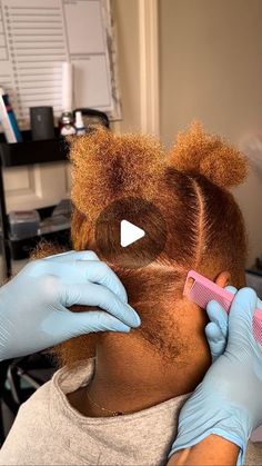 YOUR FAVORITE NJ BRAIDER 💝😚 on Instagram: "FREE GAME !! PARTING TIPS ! 🤪 the video yall been waiting for !!!   - your comb is your ruler !! That’s it that’s all !  - pre parting is your best friend   - as you go you will be able to make the section even more precise !   ** follow @sexybysunny if viewing- DM TO BOOK YOUR FEBRUARY APPOINTMENT 💌  PLEASE SHARE THIS WITH A FRIEND !!!   ✅  SAVE to use this strategy later!  ✅  Follow for more tips!  #viral #braidtutorial #reeltips #njbraider #howtobeauty" Number 4 Braiding Hair, Parting For Small Box Braids, Free Parts Soft Locs, Free Part Faux Locs, Hair Parting Tutorial, Parting Method For Knotless, Brick Layer Parting Braids Guide, Parting Chart For Twist, Hair Parting Chart For Twists