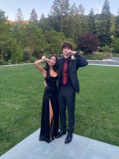 Asian girls | prom 2023 | black dresses | prom friend pose | date prom pose Prom Dress Velvet, Black Graduation Dress, Prom Picture Poses, Prom Couples, Prom Poses, Dress Velvet, Wedding Flower Girl Dresses, Prom Photos, Prom Dresses Modest